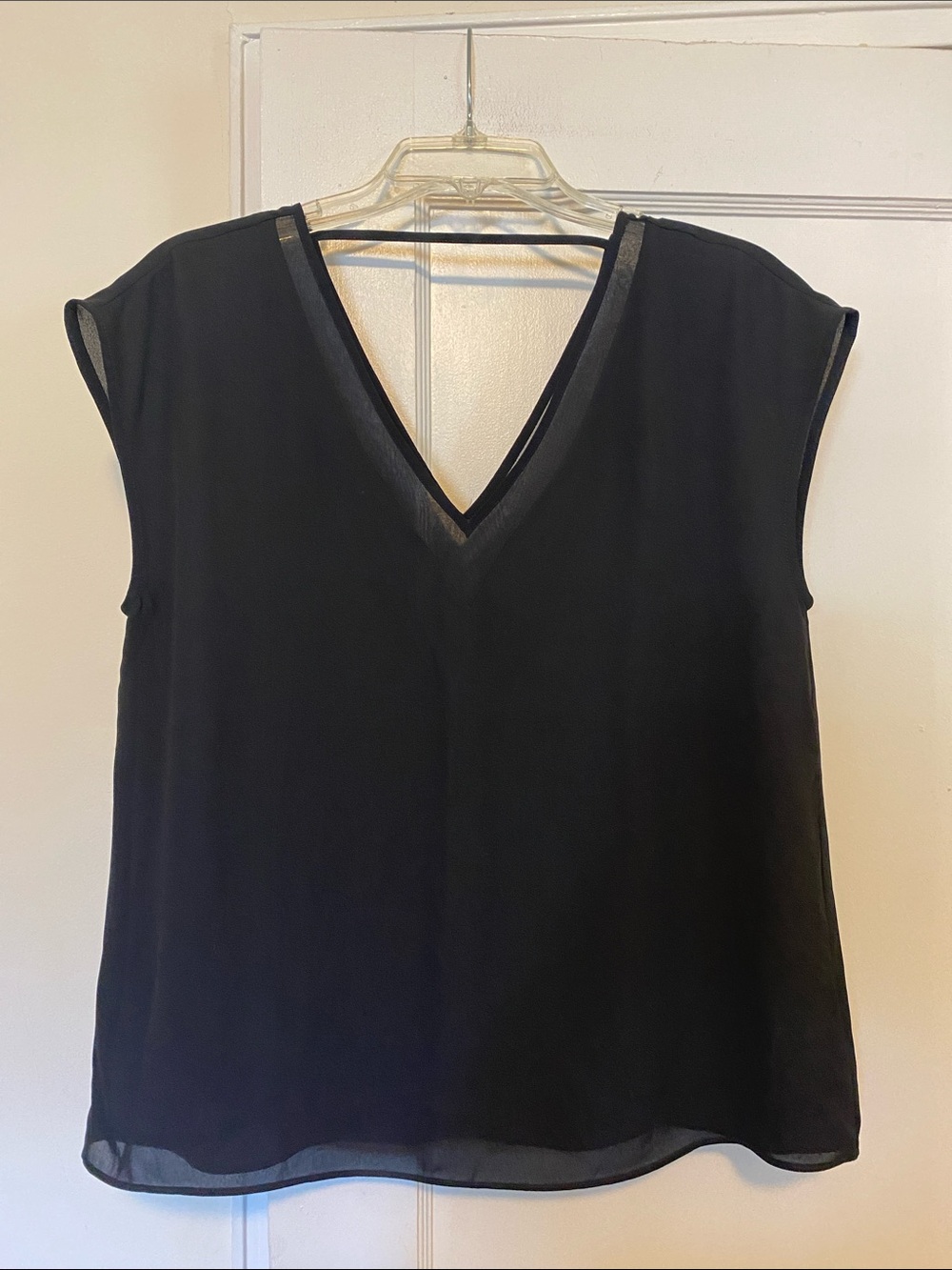 🎀 5/$20 🎀 NWT Express black v-neck and v-back top size medium